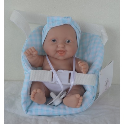 Marina & Pau Realistické miminko holčička smějící se Maruška v kostičkované modro-bílé autosedačce Cookie Baby 20 cm