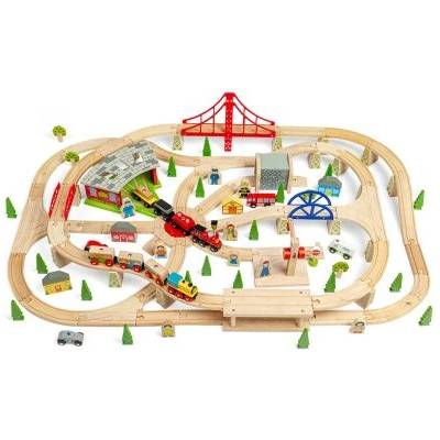 Bigjigs Toys - Дървен комплект - Товарен влак с релси и аксесоари в дървена кутия (BJT017)