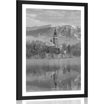 Plakát s paspartou kostel u jezera Bled ve Slovinsku v černobílém provedení - 30x45 white