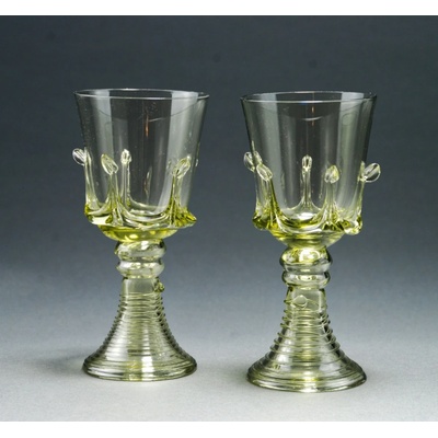 Krasglass Sklenice na víno zelené sklo 250 ml