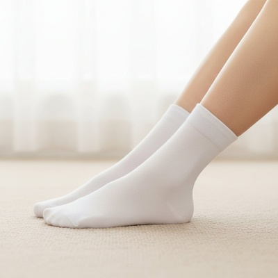 Дамски къси чорапи в бяло