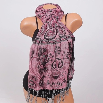 Зимен шал в цвят пепел от рози и черно с флорални мотиви