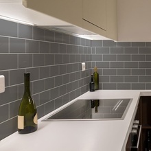 Ambiance Súprava samolepiek na kachličky 30 ks Subway Tiles Grey rozmery 20x10 cm