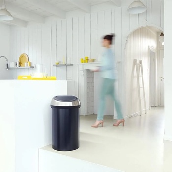 Brabantia 60 л. матирано черен кош за боклук с инокс капак Brabantia от серия Touch Bin (647251)