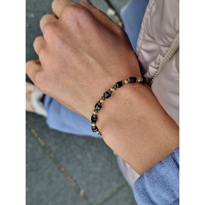 Дамска гривна със златни топчета