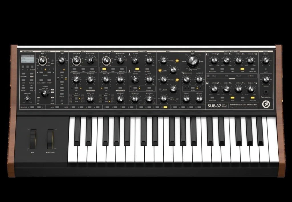 Moog SUB 37