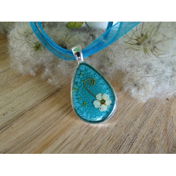 Meganflo Бяла върбинка в тюркоаз - медальон