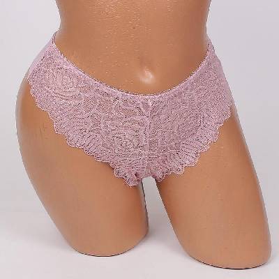 Дантелена прашка в бледолилав цвят с рози