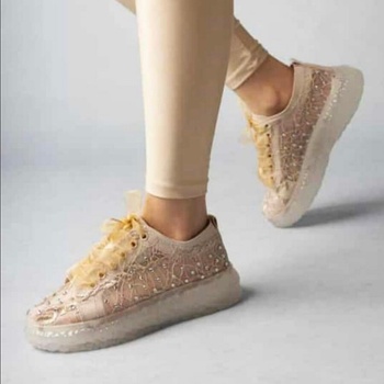 Спортни обувки от тюл в бежово с камъчета и бродерия