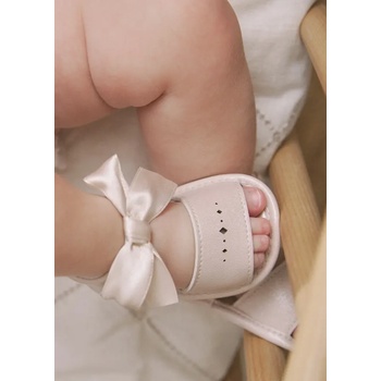 Mayoral Нежни декоративни сандали за новородено момиче Mayoral в бежов цвят с панделка