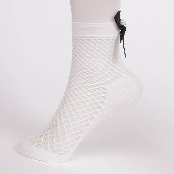 Image 1 of Къси мрежести чорапи в бяло с черна панделка и бели перли