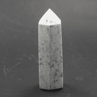 Milujeme Kameny Magnezit - obelisk - tromlovaný kámen MB12