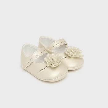 Image 1 of Mayoral Буйки с декоративно цвете за новородено момиче Mayoral в цвят шампанско