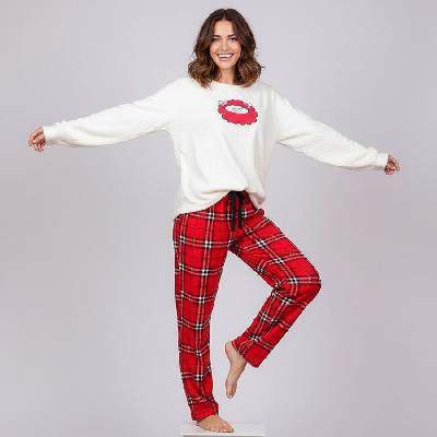 Мека и пухкава дамска пижама в бледожълто и червено каре