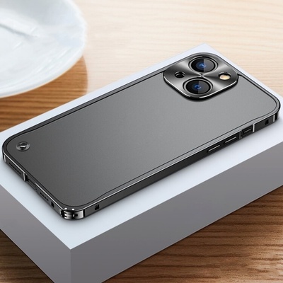 iPhone 14 s kovovým čiernem rámom matné