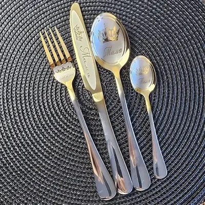 Creatomia Луксозен комплект прибори за хранене с гравирано име и Пеперуди - Creatomia