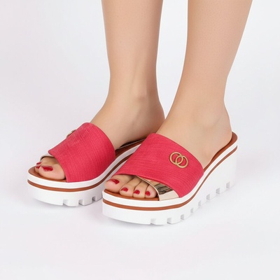 Червени чехли с бяла платформа