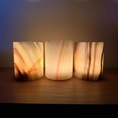 Svícen z aragonitu na čajovou svíčku - válec 9,5 cm Varianta: Jemný vzor