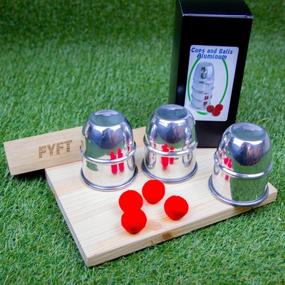 Cups and Balls (Poháry a míčky) kouzelnické vybavení a rekvizita