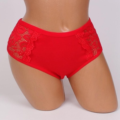 Бикина в червено с нежна дантела