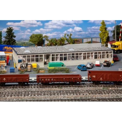 Faller Работилница - завод с вътрешно оборудване (130168)