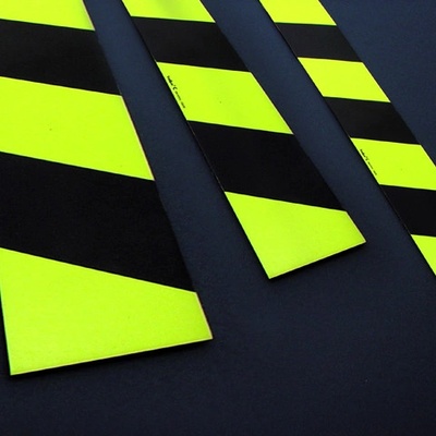 Nadrzenapalivo.cz Orientační a výstražná páska fluorescenční/černá, pravá C15.4996