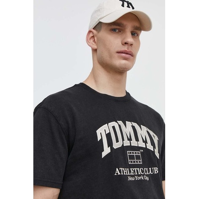 Tommy Jeans Памучна тениска Tommy Jeans в черно с апликация DM0DM18557 (DM0DM18557)