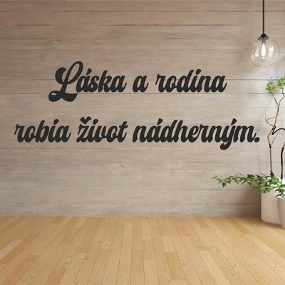 Drevený nápis na stenu - Láska a rodina robia život nádherným