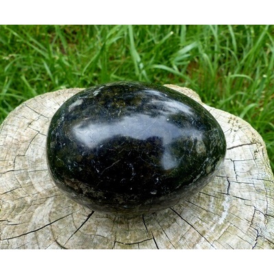 Onyx ve tvaru vejce cca 7 x 10 cm
