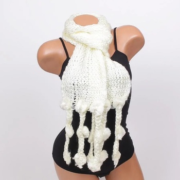 Image 1 of Плетен шал в бяло с ефектни плитки и помпони