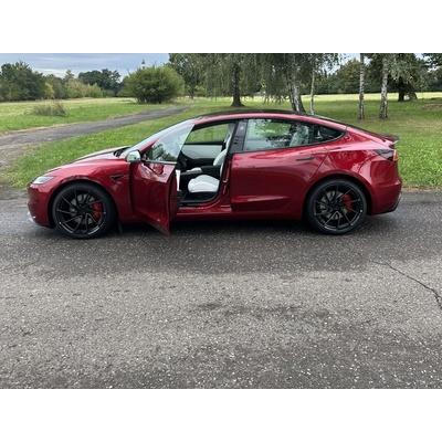 JEĎ! Tesla 3 Performance - Praha
