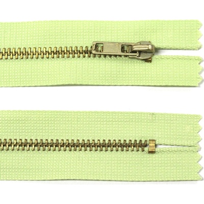 Kovový zip no.3 nerozepínací 10cm mosazné zlaté zoubky - více barev color: 634 světle zelená