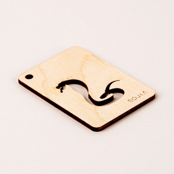 SOJKA Dřevěná vůně do auta - Had obrys