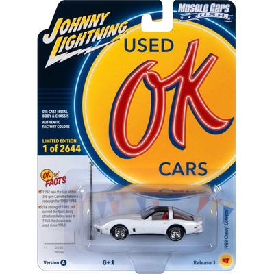 Johnny Lightning Chevrolet Corvette 1982 bílá 1:64