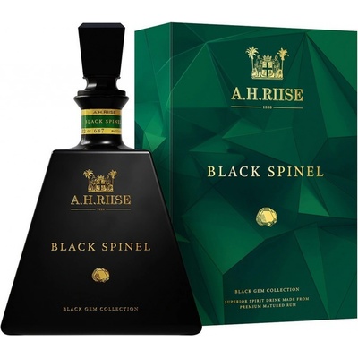 A. H. Riise Black Spinel 46,1% 0,7 l (dárková kazeta)
