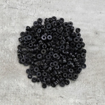 Drevené korálky – placky čierne, 25 g