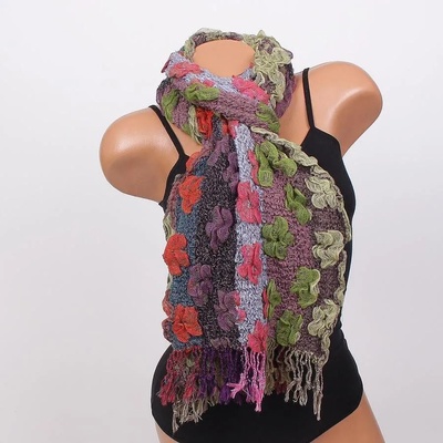 Шарен дамски шал с ефектни цветя