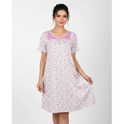 Памучна бяла нощница с къс ръкав на лилави цветя