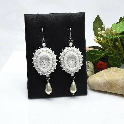 Mijabijoux Bílé elegantní náušnice MB00368