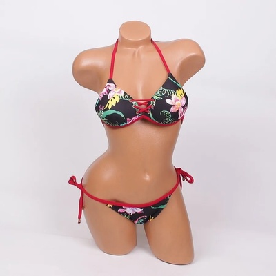 Черен бански с екзотични цветя и листа - чашка В