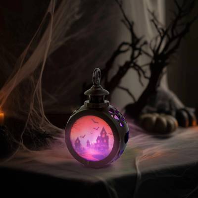Halloweenska závesná LED dekorácia hrad