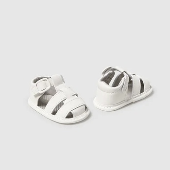 Mayoral Декоративни сандали за бебе момче в мръсно бял цвят Mayoral