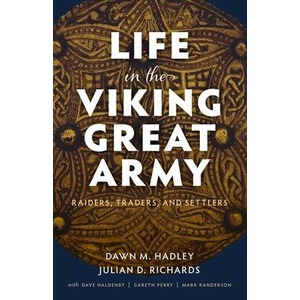 Life in the Viking Great Army Raiders, Traders, and Settlers (Hardback) | Hadley, Richards (ISBN: 9780198848554)