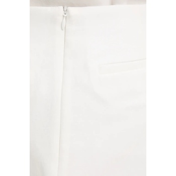Answear Lab Къса пола Answear Lab в бяло къса със стандартна кройка (WS25.SDD004)