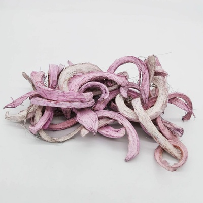 Přírodní kokosové proužky Coco strip, frosted pink – 5–10 cm (balení 250 g)