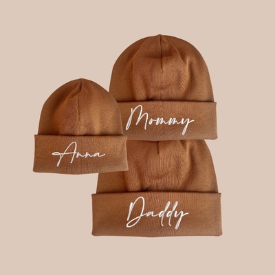 Párové čepičky z vroubkovaného úpletu pro MOMMY DADDY A DÍTĚ čepičky Hnědá