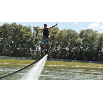 Létání nad vodou na Hoverboardu