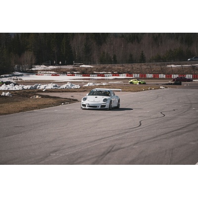 Když řízení necháš mistrům: Extrémní jízda v Porsche 997.2 GT3 Super Cup