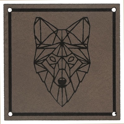 Kožená visačka vlk tmavě hnědá 4,3 x 4,3 cm