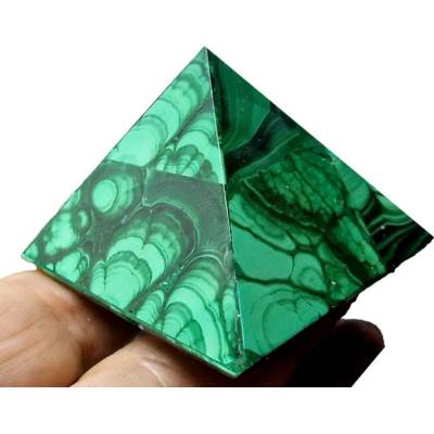 Malachit pyramida 5,2x4,6cm, váha 64,30g